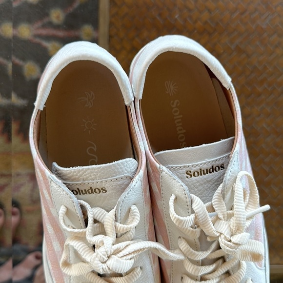 Soludos Ibiza Classic Leather Sneaker in pink check. Worn 1 time Size 9 - Picture 4 of 6
